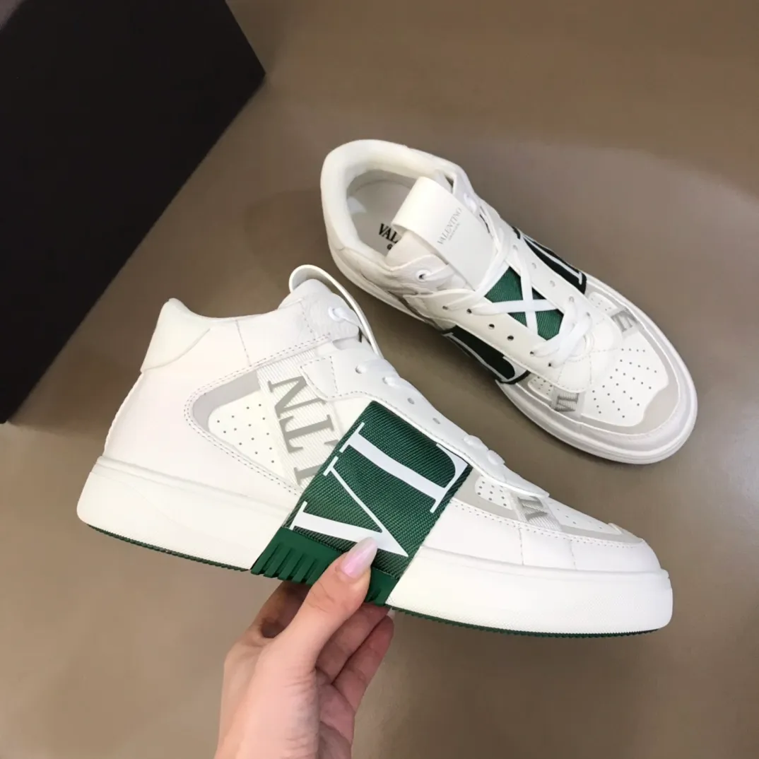 p480 "VALETINO**" new high-top 🆕 calfskin lace-up sneakers. No man should be able to refuse these shoes. The classic color scheme is so handsome! Purchase a high-precision replica of the original version to instantly sell off the market currency! 6 VLTN logo rubber effect straps - Valentino Garavani Logo printed on the back and tongue, all materials are customized to ensure quality! Size: 38-44